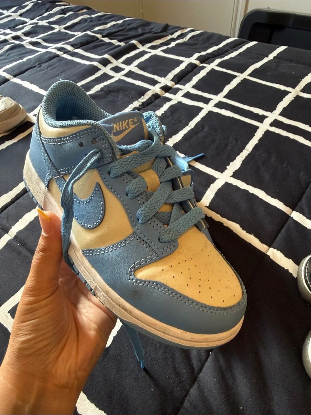 Nike Kids Blue and Cream Low-Top Sneakers - Youth Size